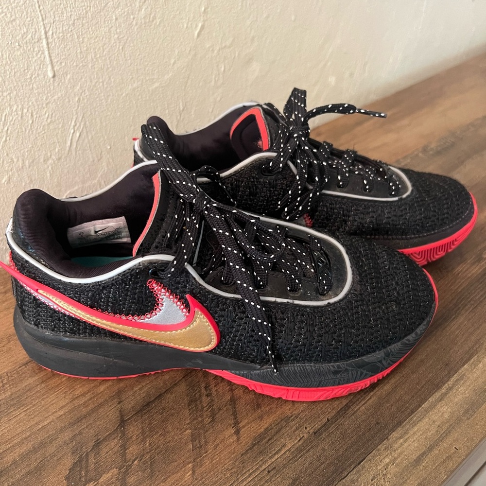 Nike LeBron 20 XX Miami Heat Black Gold & Red Swoosh Accent Sneakers 5Y